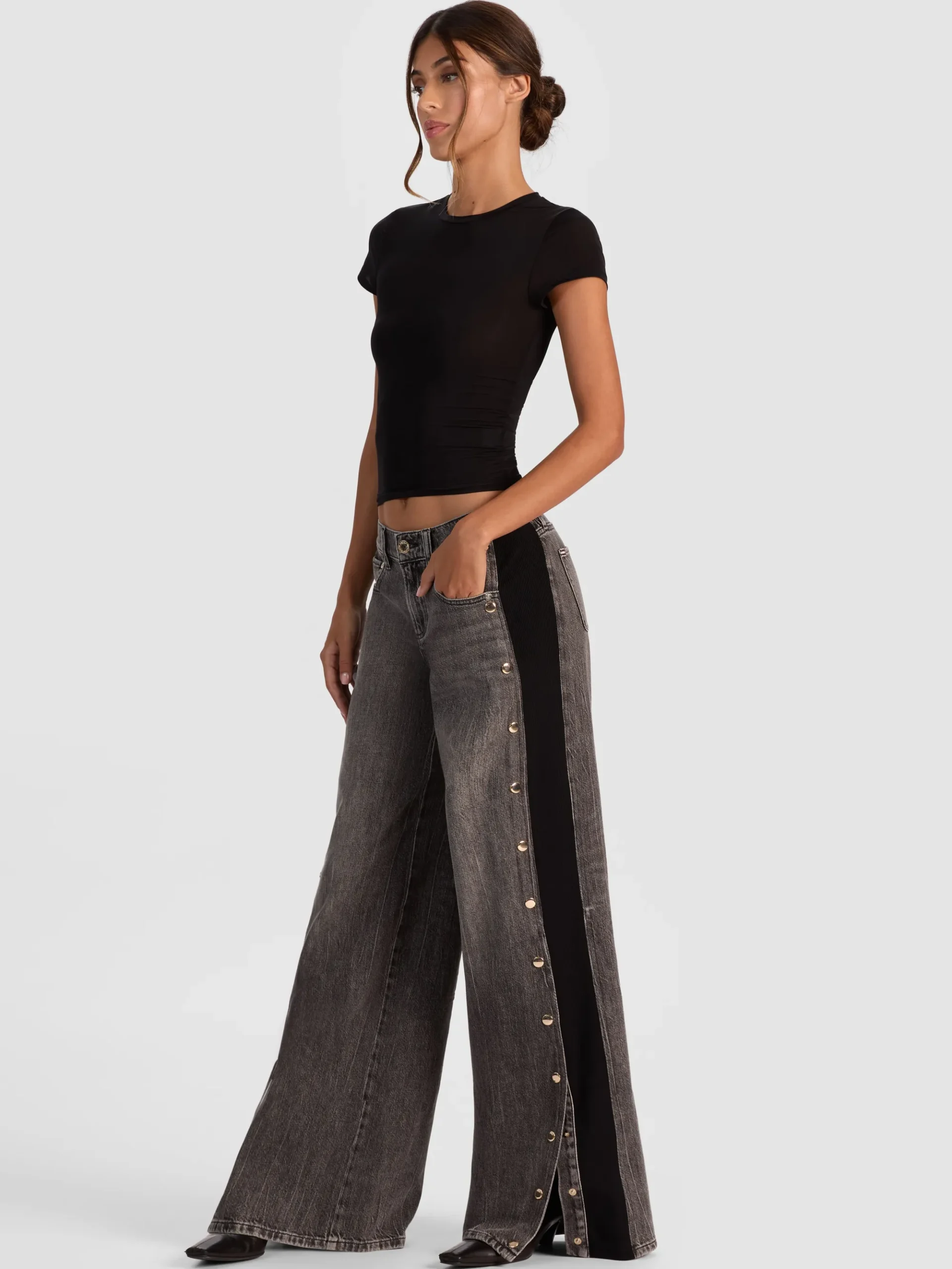 Alice and Olivia AMAZING SNAP JEAN