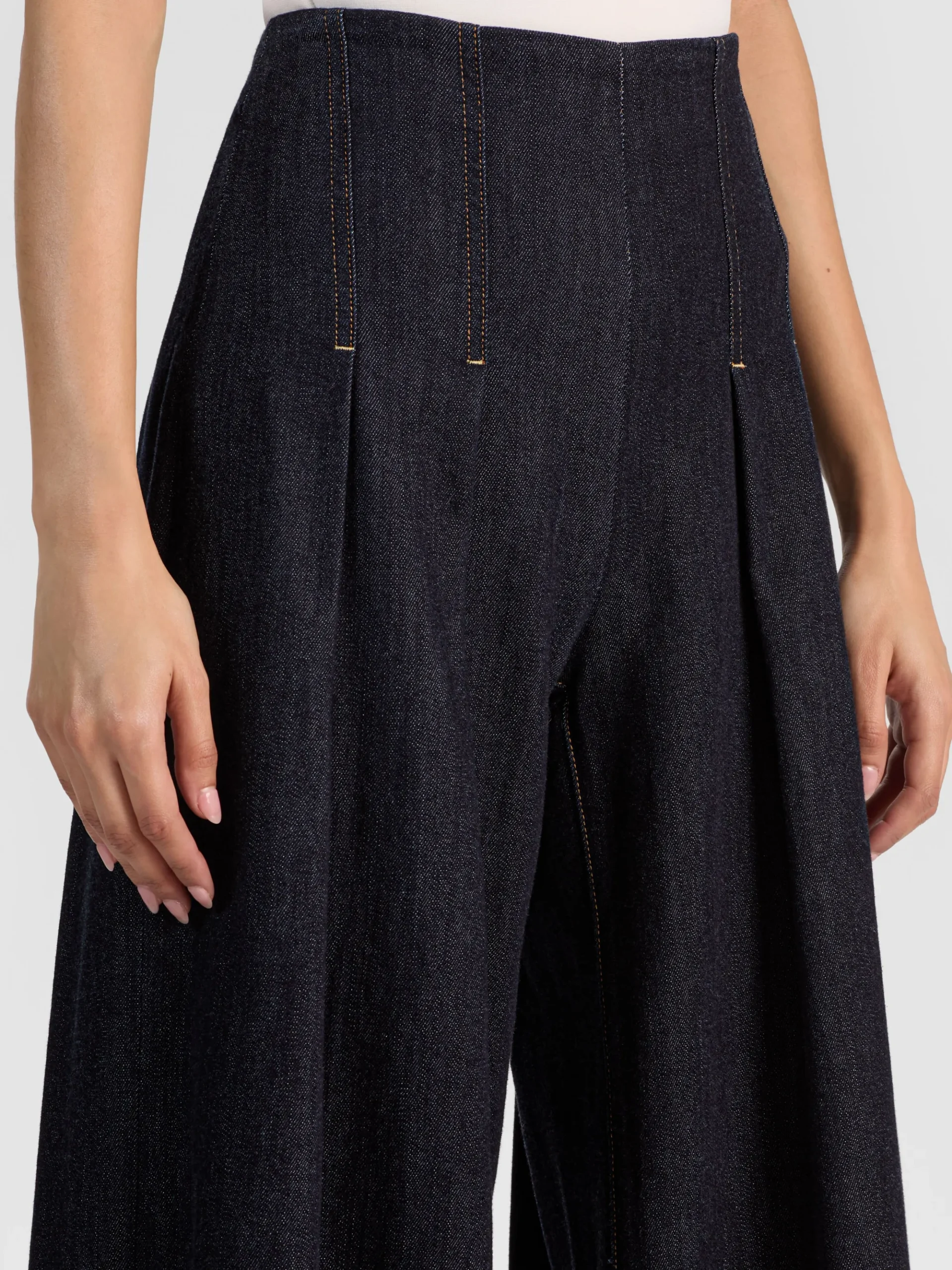 Alice and Olivia HENRY PLEATED DENIM PANT